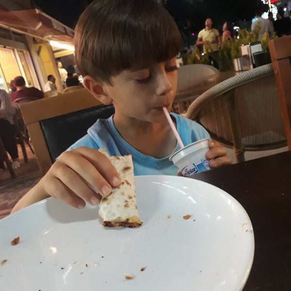 Das Foto wurde bei Şanlıurfa İskender Kebap Restaurant von Meral E. am 7/18/2018 aufgenommen