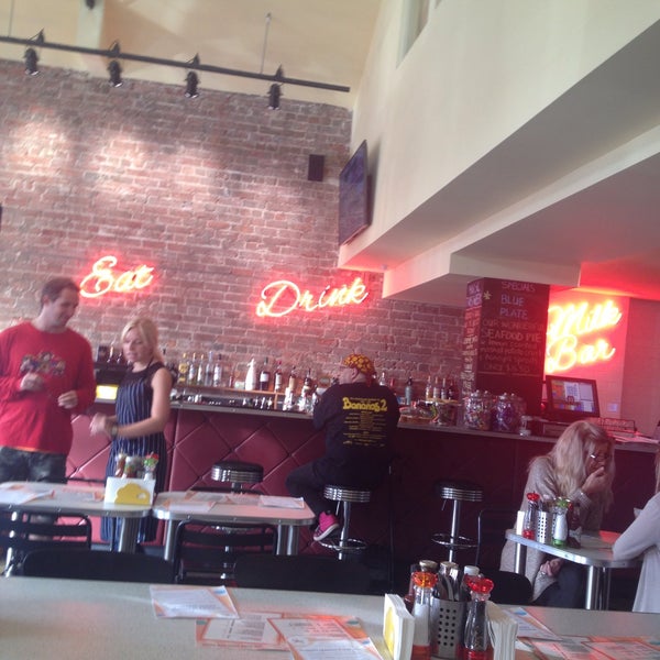 5/24/2015에 Susan님이 Big Huey&#39;s Diner에서 찍은 사진