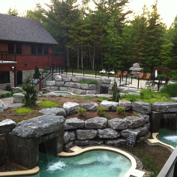 Photo taken at KiNipi Spa &amp; Bains Nordiques by Louis-Frédérick on 5/31/2013
