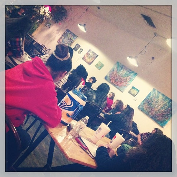 12/20/2012 tarihinde Eric C.ziyaretçi tarafından Winning Coffee'de çekilen fotoğraf
