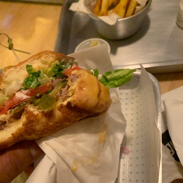 Снимок сделан в Guarita Burger пользователем Alê G. 5/7/2019