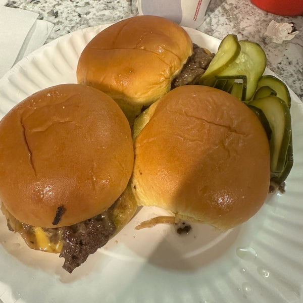 Foto scattata a White Manna Hamburgers da Weiley O. il 1/14/2024