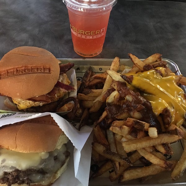 11/9/2018 tarihinde Weiley O.ziyaretçi tarafından BurgerFi'de çekilen fotoğraf