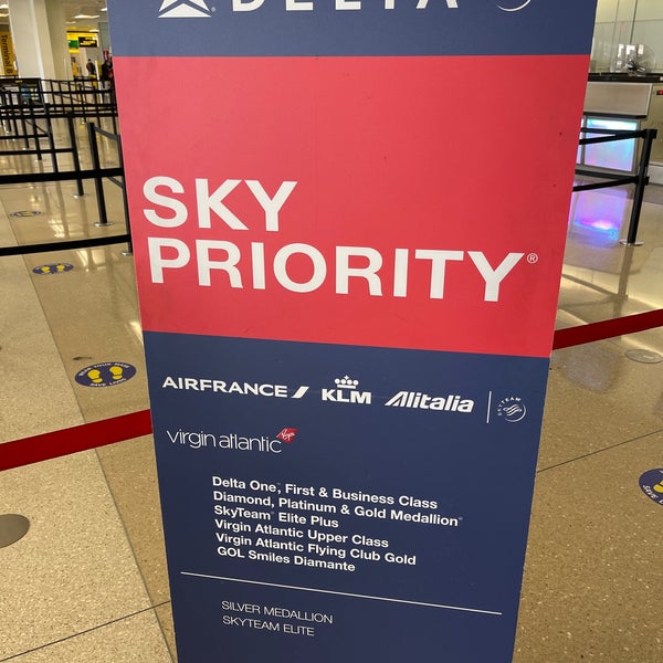 Delta Ticket Counter Airport Ticket Counter in Newark Airport and