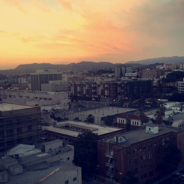 6/13/2016 tarihinde @tessa H.ziyaretçi tarafından The Mayfair Hotel Los Angeles'de çekilen fotoğraf