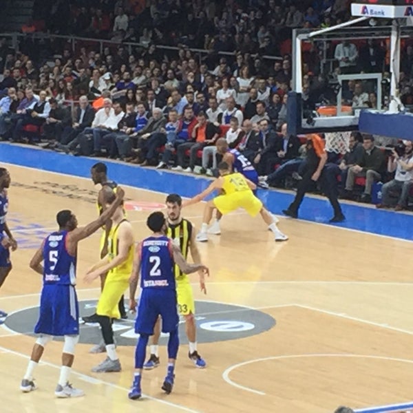 Палова Арена баскетбол