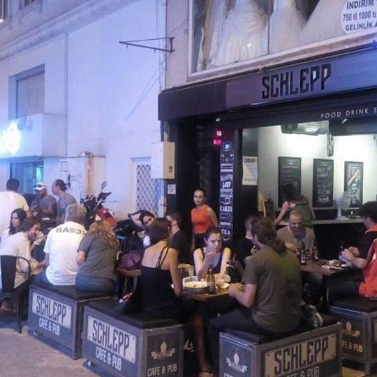 Foto scattata a Schlepp Cafe &amp; Pub da Schlepp Cafe &amp; Pub il 8/23/2016