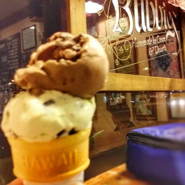 Снимок сделан в Bubbies Homemade Ice Cream &amp; Desserts пользователем @RickNakama 8/27/2015