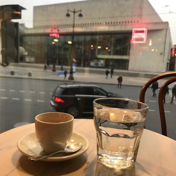Foto tirada no(a) Coffee Room por Pavel V. em 10/3/2017