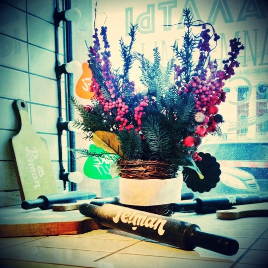 12/1/2012 tarihinde Elena L.ziyaretçi tarafından Pelman Hand Made Cafe'de çekilen fotoğraf