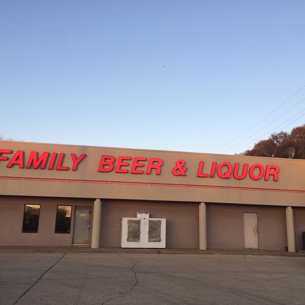 3/3/2018에 Peter님이 Family Beer and Liquor에서 찍은 사진