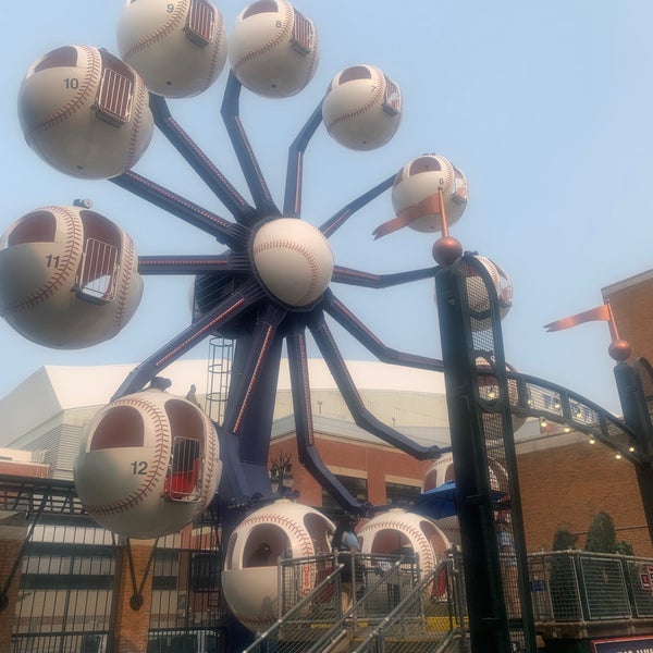 Fly Ball Ferris Wheel - Attraction in Detroit
