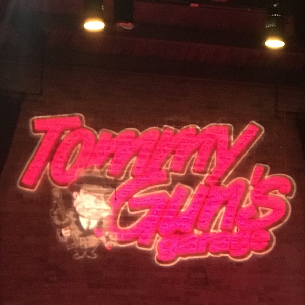 Foto tomada en Tommy Gun&#39;s Garage  por Henry G. el 3/16/2019