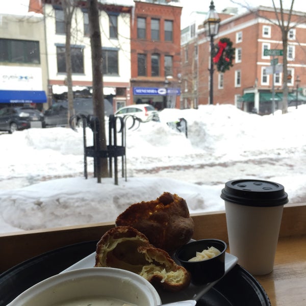Photo taken at Popovers on the Square by Patricia E. on 2/21/2015