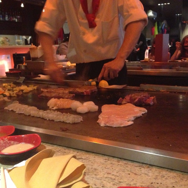 Снимок сделан в Sogo Hibachi Grill &amp; Sushi Lounge пользователем Natasha W. 5/12/2013
