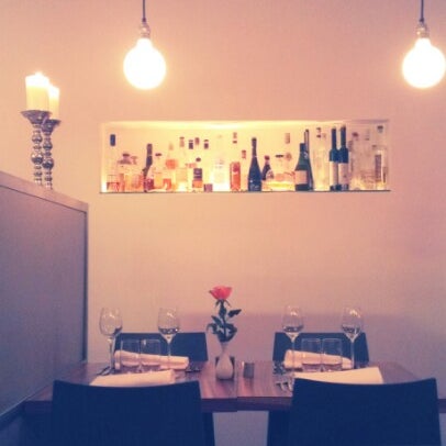 รูปภาพถ่ายที่ Restaurant Basaal โดย Olga M. เมื่อ 2/15/2013