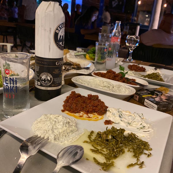 Photo taken at Ayaklı Göl Cafe &amp; Restaurant by Ahmet Mert U. on 8/15/2022