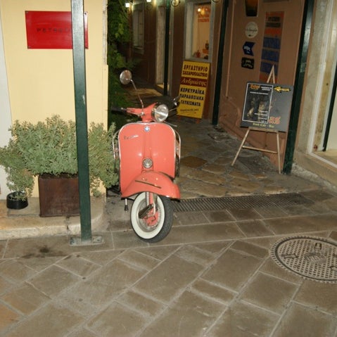 Foto diambil di Caffe Buon Gusto oleh Carlo pada 12/9/2012