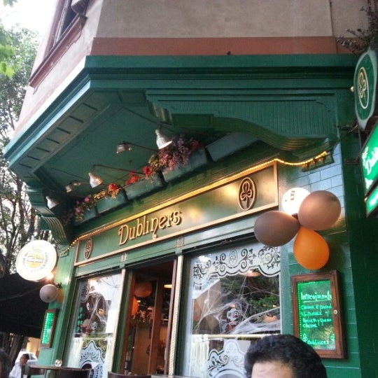 Снимок сделан в Dubliners пользователем Alejandro F. 11/1/2012