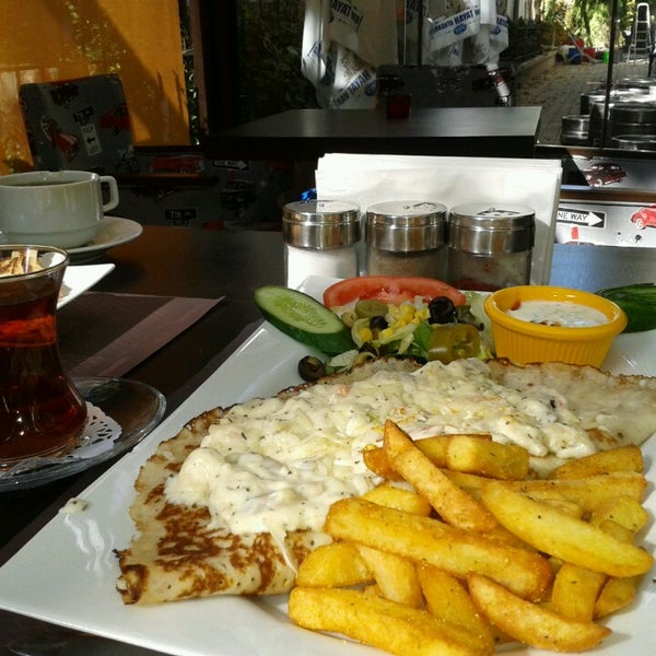 Das Foto wurde bei Piraye Et &amp; Balık Restaurant von Gülcan K. am 10/29/2013 aufgenommen