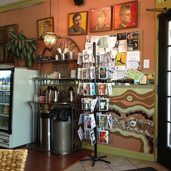 4/27/2013 tarihinde Mikeziyaretçi tarafından Espressit Coffee House'de çekilen fotoğraf