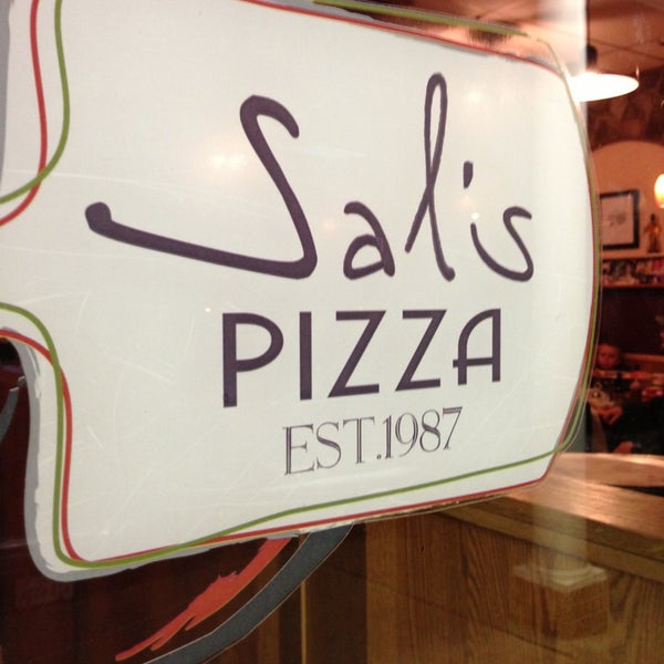 Foto diambil di Sal&#39;s Pizza oleh Paul V. pada 1/5/2013