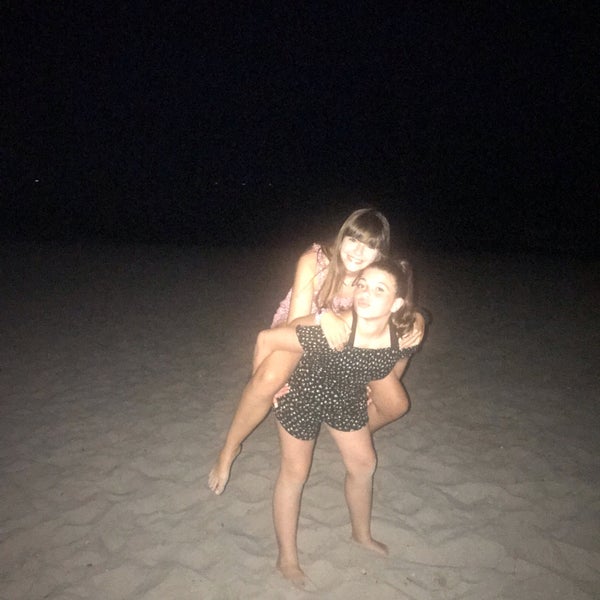 Foto tirada no(a) JB&#39;s On The Beach por Jodi em 7/21/2019