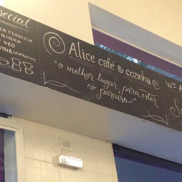 Foto tirada no(a) Alice Café por Patrícia N. em 8/28/2015