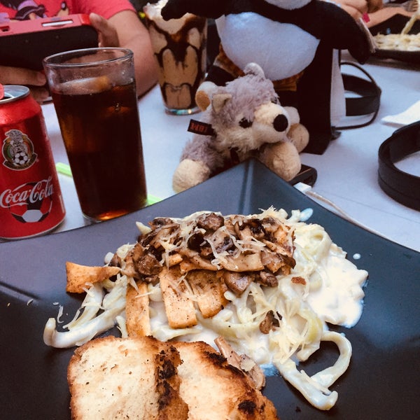 Das Foto wurde bei Lluvia Café - Tu espacio von ToÑiTo B. am 8/18/2018 aufgenommen