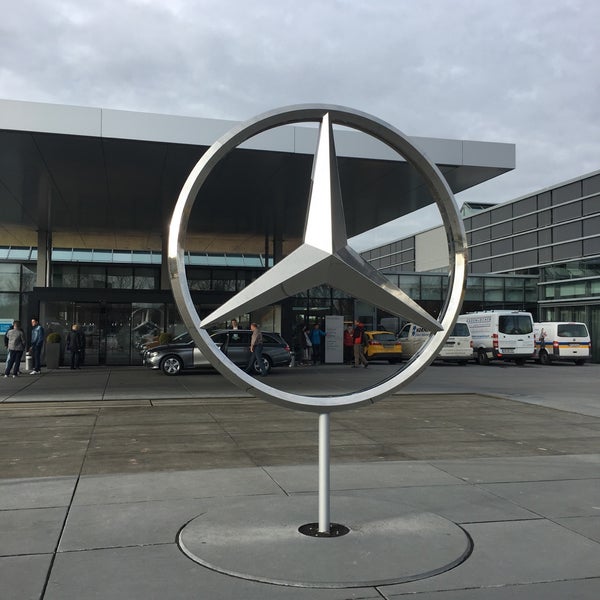 Photo taken at Mercedes-Benz Kundencenter by Antoniya🌟 T. on 12/13/2016