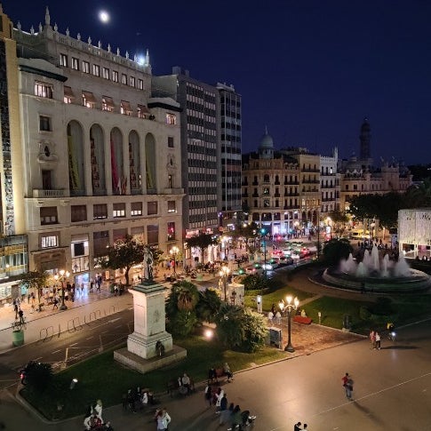 รูปภาพถ่ายที่ Melia Plaza Hotel Valencia โดย Egil L. เมื่อ 11/5/2022