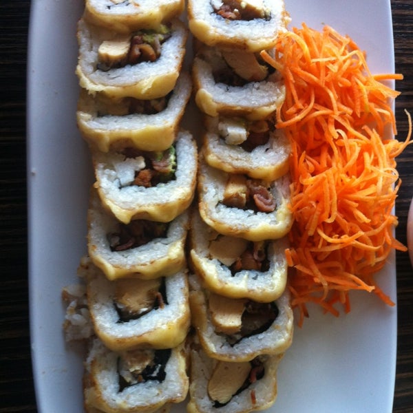 รูปภาพถ่ายที่ Emporio Sushi โดย Juan De Dios A. เมื่อ 2/13/2013