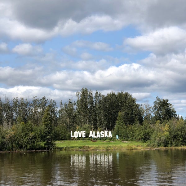 Pike's Landing 4438 Airport Way