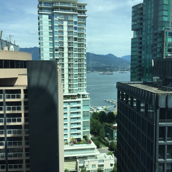 Foto scattata a Vancouver Marriott Pinnacle Downtown Hotel da Ryan G. il 7/24/2017