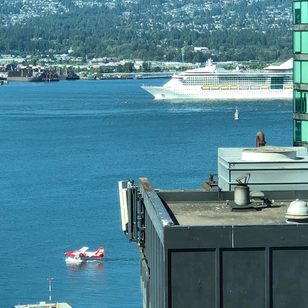 Foto tomada en Vancouver Marriott Pinnacle Downtown Hotel  por Ryan G. el 7/14/2018