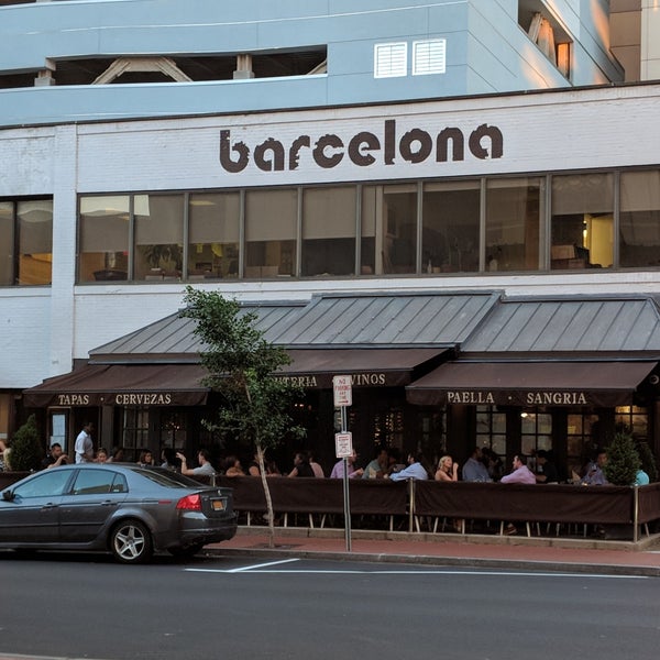 Foto tirada no(a) Barcelona Wine Bar Restaurant por Randy em 7/19/2018