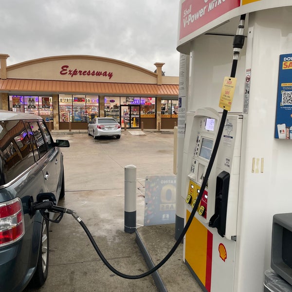 Shell Expressway Fuel Station in Montgomery