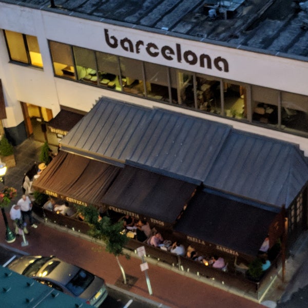 Foto scattata a Barcelona Wine Bar Restaurant da Randy il 7/19/2018