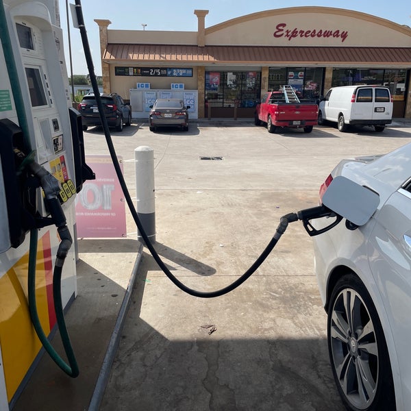 Shell Expressway Fuel Station in Montgomery