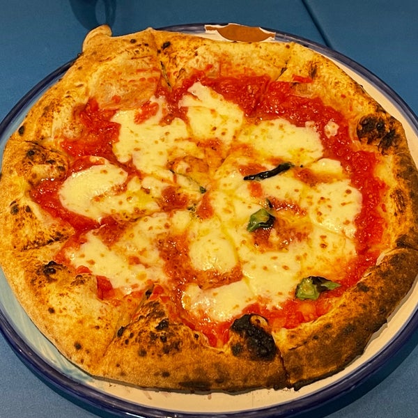 Снимок сделан в Pizzeria da peppe Napoli Sta&#39;ca пользователем Denis Ivanov 11/14/2021