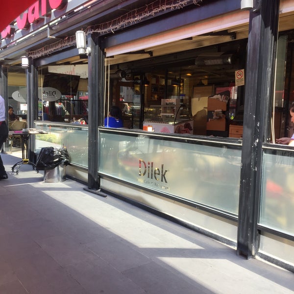 Foto diambil di Dilek Pasta Cafe &amp; Restaurant oleh Sinan pada 9/17/2018