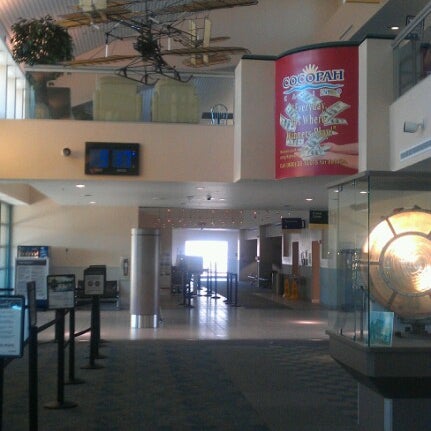 Foto tomada en Yuma International Airport (YUM)  por Chris F. el 9/19/2012