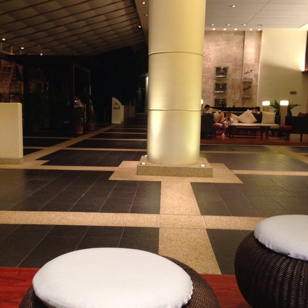 Снимок сделан в Andaman Lounge @ Hilton Phuket Lobby пользователем Alex F. 4/18/2014