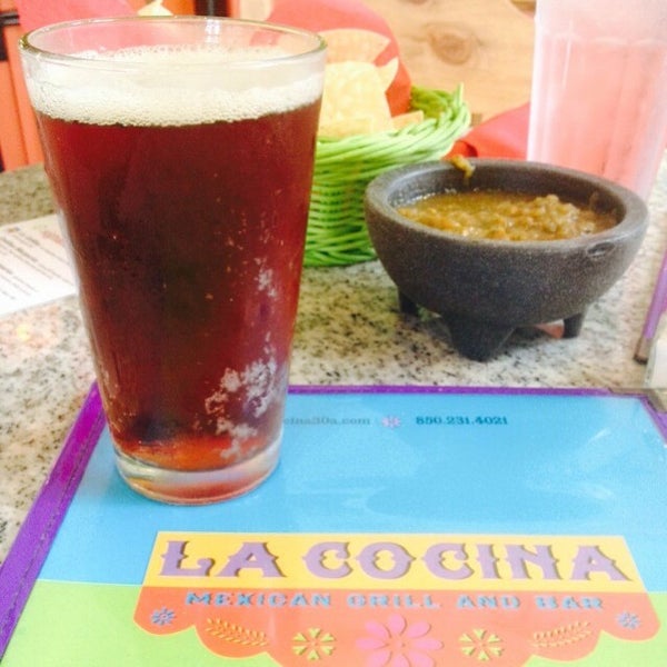 Foto diambil di La Cocina Mexican Grill &amp; Bar oleh Bryan P. pada 6/5/2015