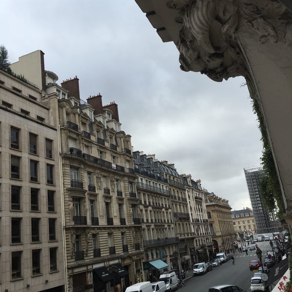 Das Foto wurde bei Hôtel Westminster von Vildan Y. am 10/29/2015 aufgenommen