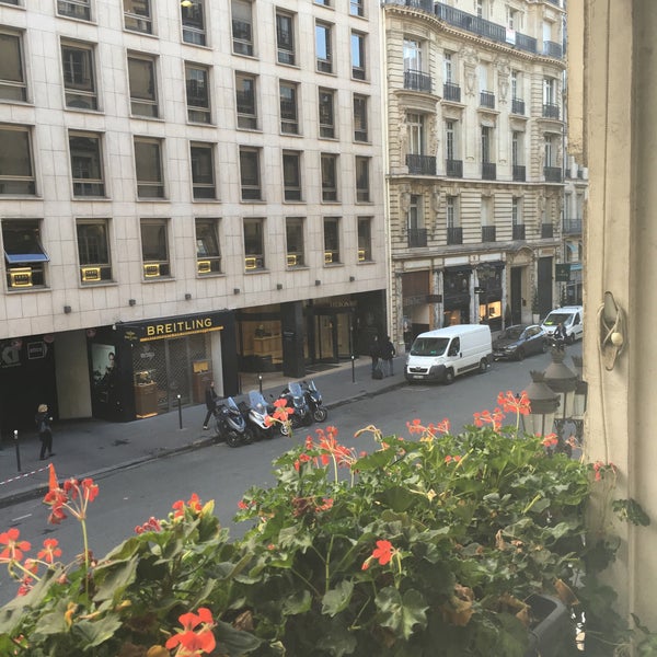 Photo prise au Hôtel Westminster par Vildan Y. le10/27/2015