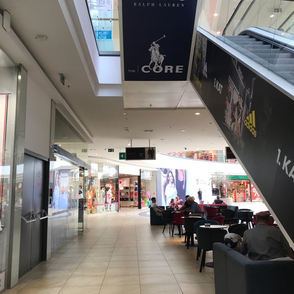 Foto scattata a Mall of Split da Lena il 7/26/2019