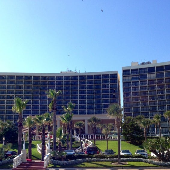 Das Foto wurde bei The San Luis Resort von R . am 5/13/2013 aufgenommen