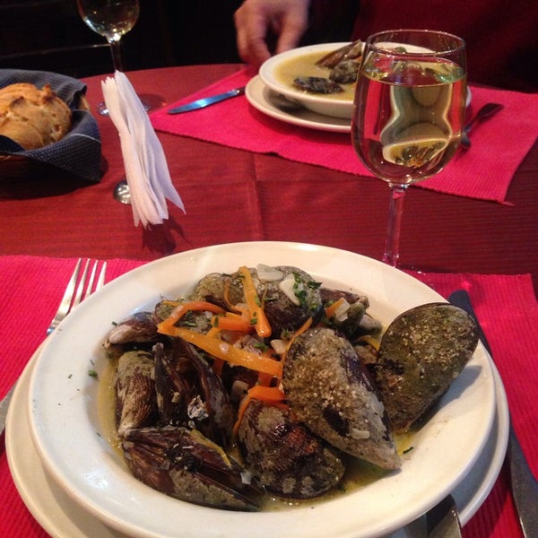 4/5/2014 tarihinde Tania S.ziyaretçi tarafından Vienna Restaurant'de çekilen fotoğraf