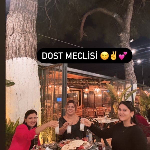 Das Foto wurde bei Sini Köşk Restaurant von Ceren H. am 9/26/2022 aufgenommen
